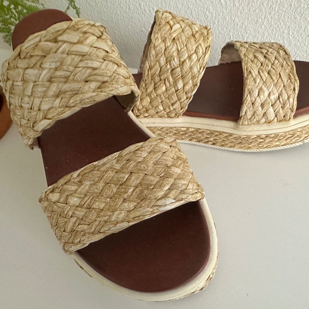 Platform straw sandals